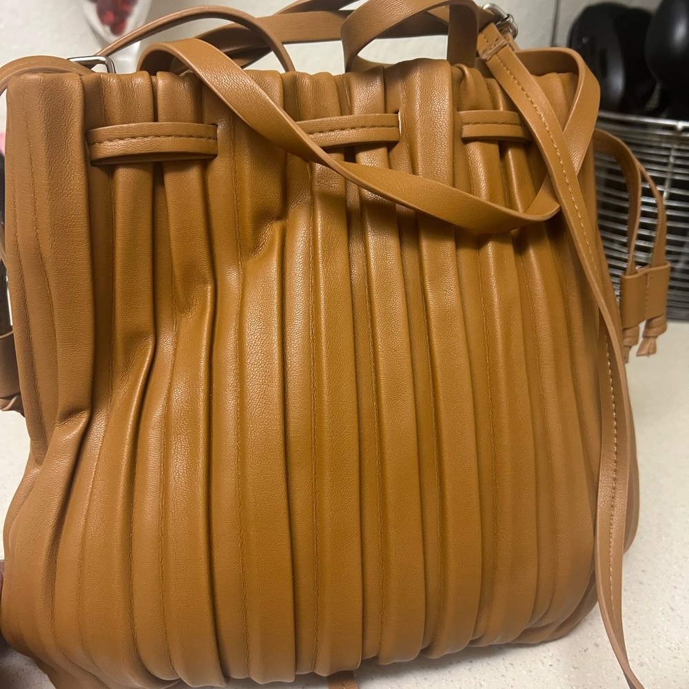 Med camel colored drawstring bag